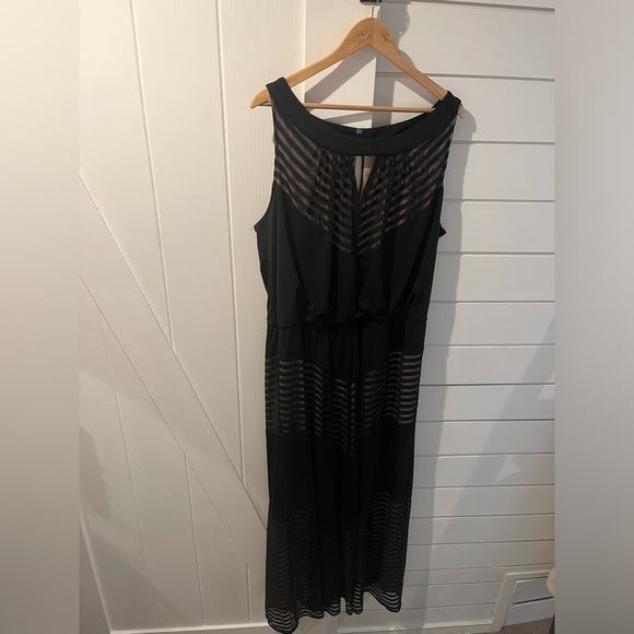 Laura + Plus Formal Maxi Chevron Style Halter Dress - Picture 5 of 11